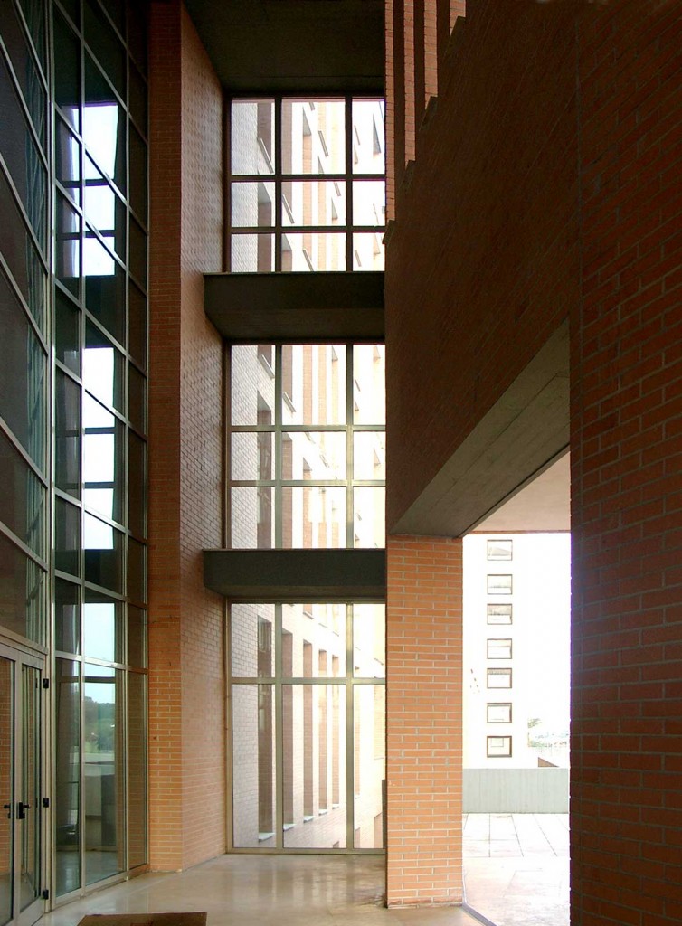 cecchignola - Ingresso, dettaglio della doppia parete - lato interno