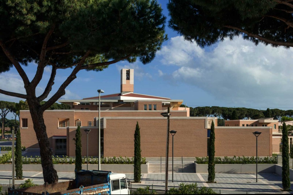 San Tommaso - Veduta dell'edificio parrocchiale