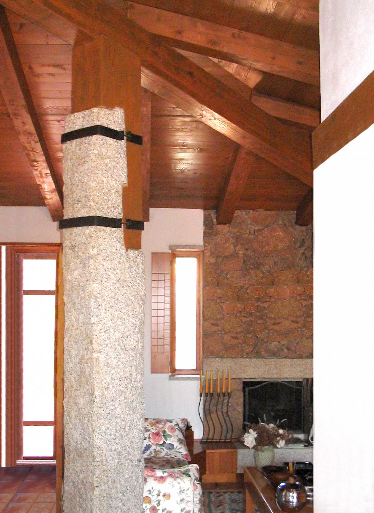 Porto San Paolo - Dettaglio dell'incastro tra pietra e legno