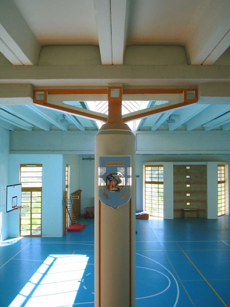 Scuola Media Pietro Metastasio - Dettaglio del pilastro della palestra