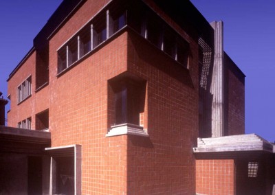 Cassa Rurale ed Artigiana - Dettaglio dello spigolo del fabbricato